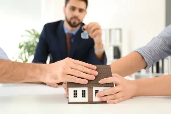 Couple arguing over property in divorce mediation Hereford